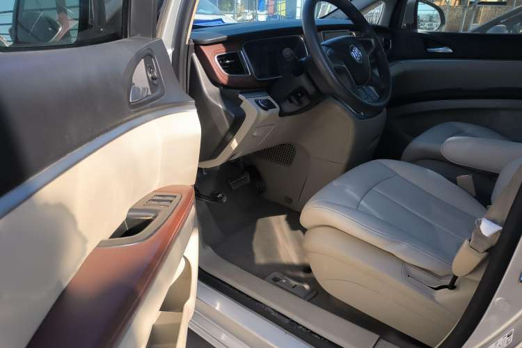 Used Buick GL8 2014 2.4L CT Luxury Business Comfort Edition Interior 2
