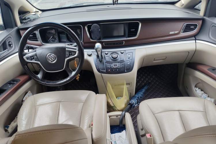 Used Buick GL8 2014 3.0L XT Luxury Business Flagship Edition Interior 2