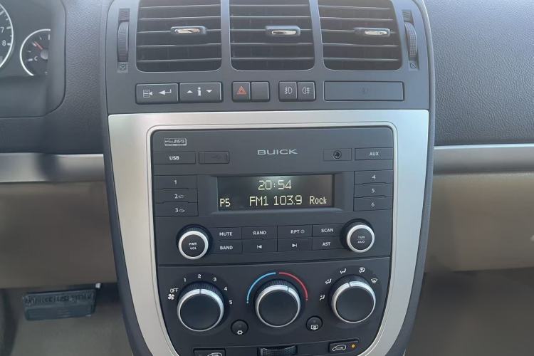 Used Buick GL8 2014 2.4L Executive Edition Interior 3
