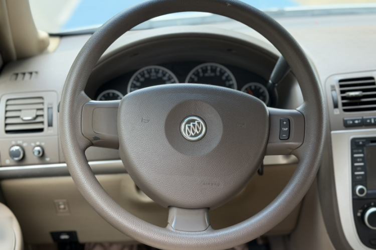 Used Buick GL8 2014 2.4L Classic Edition Interior 3