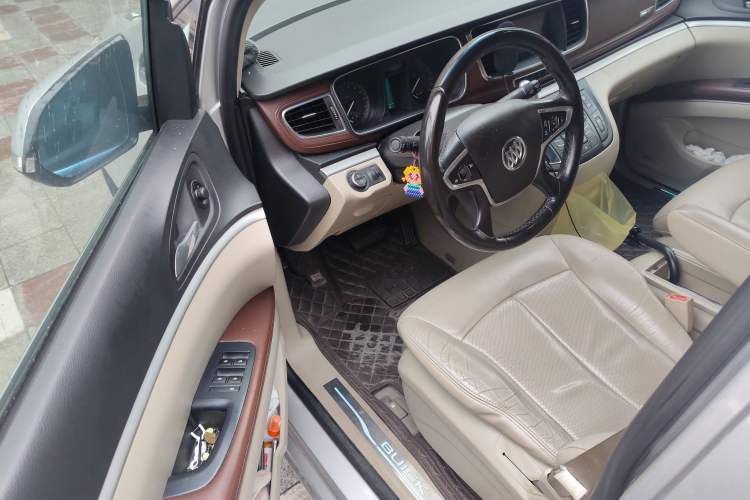 Used Buick GL8 2014 3.0L XT Luxury Business Flagship Edition Interior 3