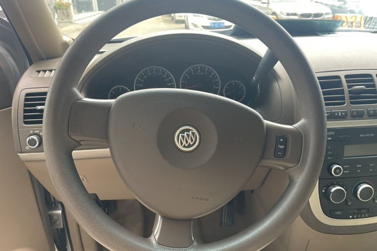 Used Buick GL8 2014 2.4L Classic Edition Interior 4