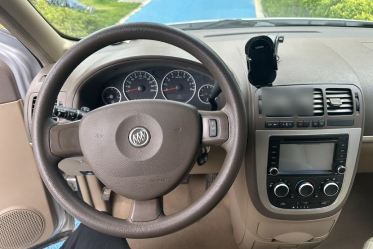 Used Buick GL8 2014 2.4L Classic Edition Interior 5