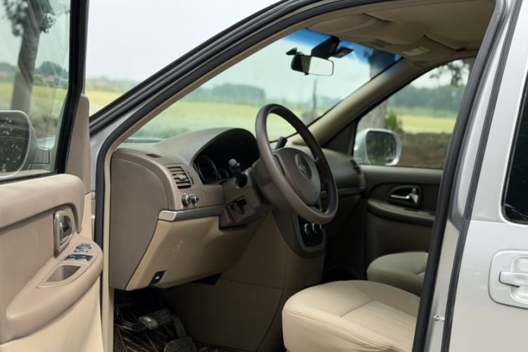Used Buick GL8 2014 2.4L Classic Edition Interior 5