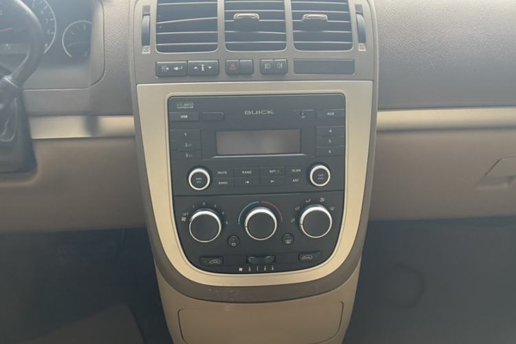 Used Buick GL8 2014 2.4L Classic Edition Interior 6