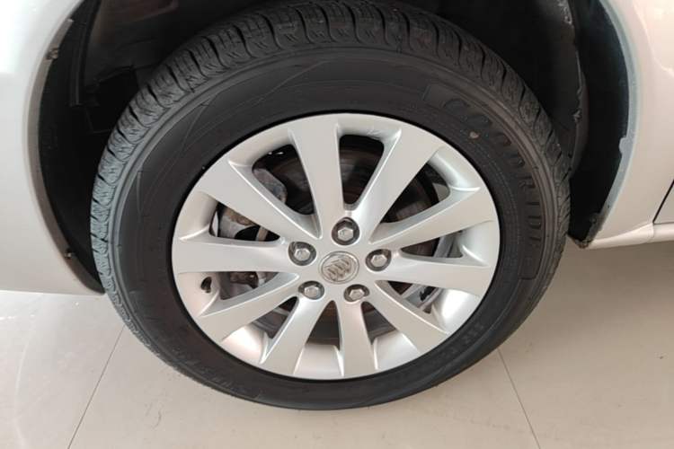 Used Buick GL8 2014 2.4L Classic Edition Left Front Wheel Hub