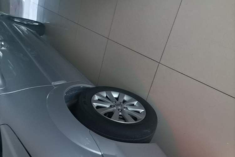 Used Buick GL8 2014 2.4L Classic Edition Left Front Wheel Hub