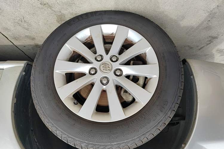 Used Buick GL8 2014 2.4L Classic Edition Left Front Wheel Hub