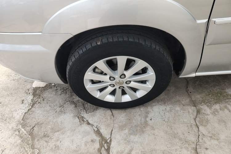 Used Buick GL8 2014 2.4L Executive Edition Left Front Wheel Hub