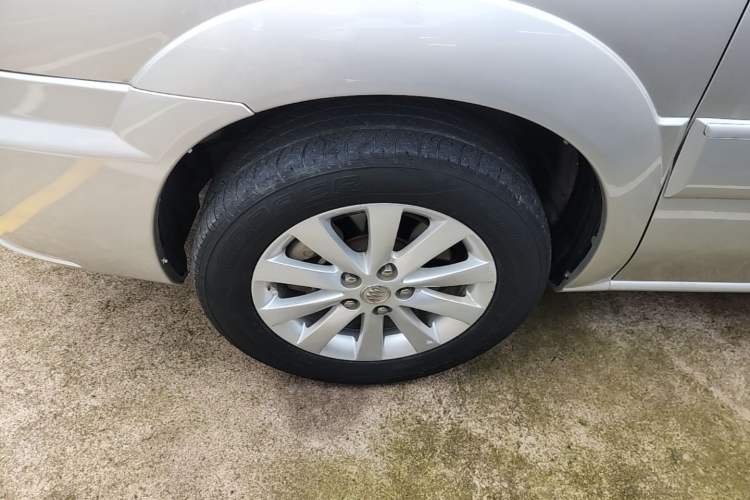 Used Buick GL8 2014 2.4L Classic Edition Left Front Wheel Hub