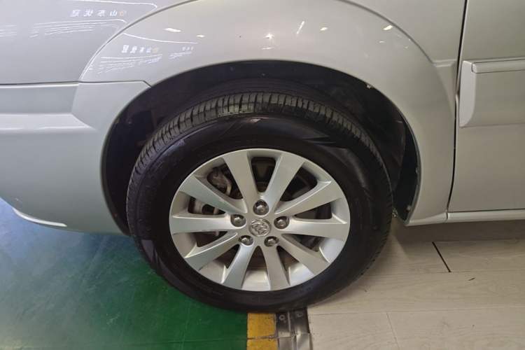 Used Buick GL8 2014 2.4L Classic Edition Left Front Wheel Hub