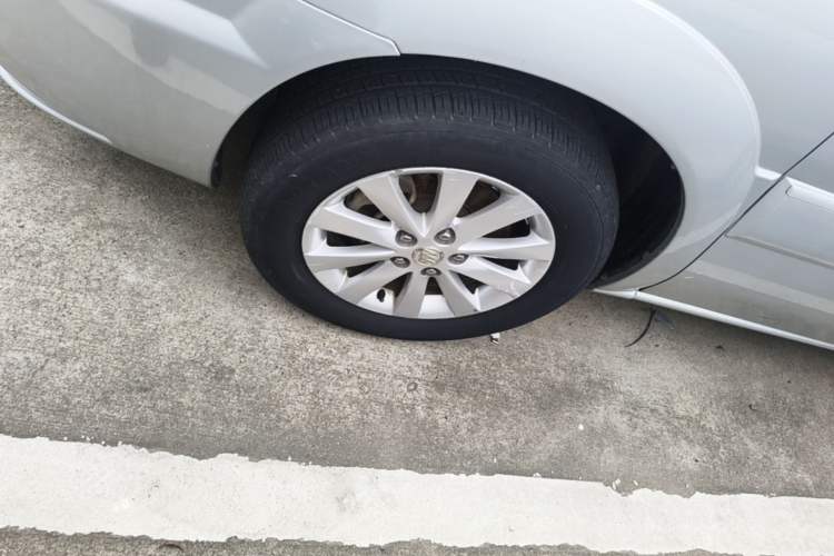 Used Buick GL8 2014 2.4L Classic Edition Left Front Wheel Hub