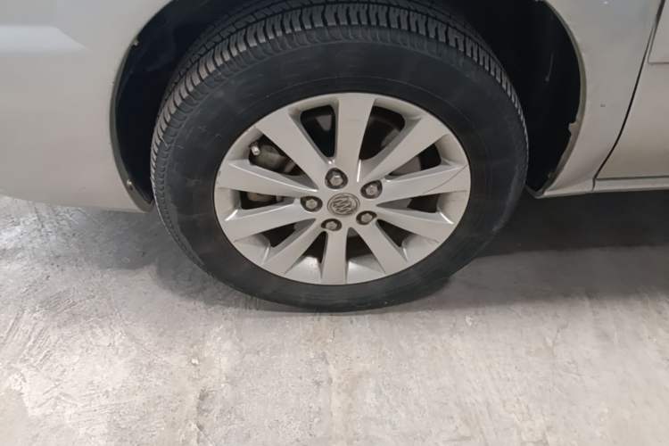 Used Buick GL8 2014 2.4L Classic Edition Left Front Wheel Hub
