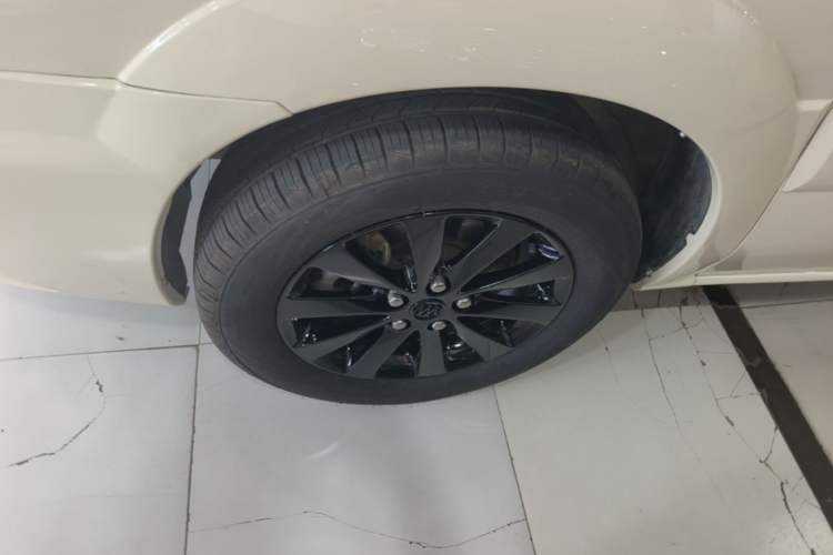 Used Buick GL8 2014 2.4L Classic Edition Left Front Wheel Hub