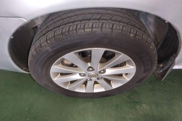 Used Buick GL8 2014 2.4L Classic Edition Left Front Wheel Hub