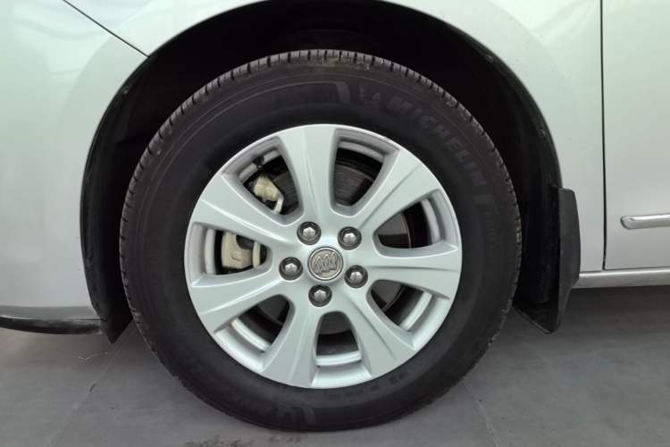 Used Buick GL8 2014 3.0L XT Luxury Business Flagship Edition Left Front Wheel Hub