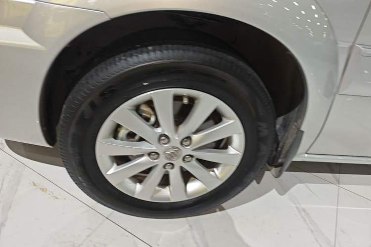 Used Buick GL8 2014 2.4L Classic Edition Left Front Wheel Hub