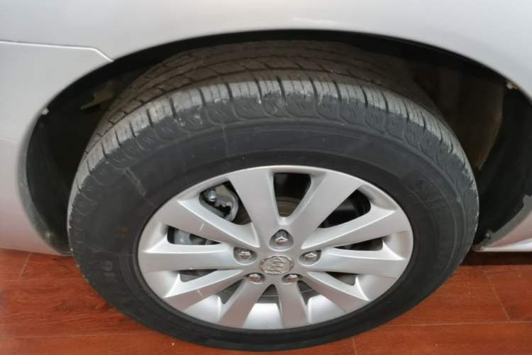 Used Buick GL8 2014 2.4L Classic Edition Left Front Wheel Hub