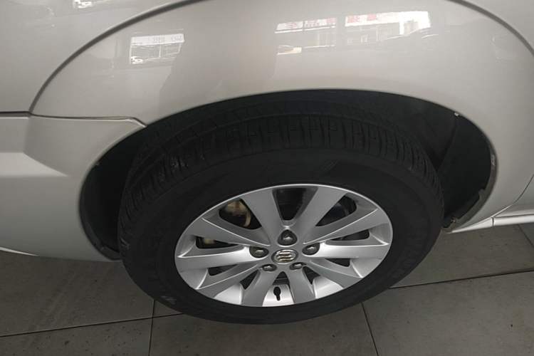 Used Buick GL8 2014 2.4L Classic Edition Left Front Wheel Hub