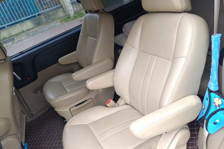 Used Buick GL8 2014 2.4L Executive Edition Left Rear Seat