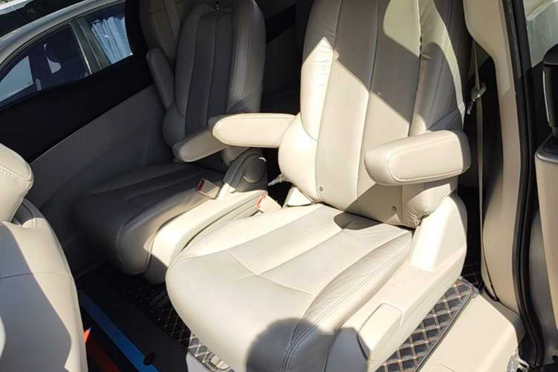 Used Buick GL8 2014 2.4L LT Luxury Business Executive Edition Left Rear Seat