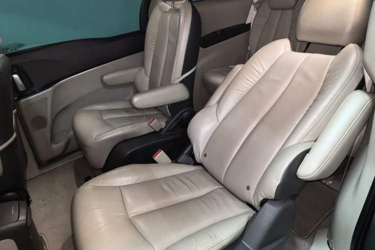 Used Buick GL8 2014 3.0L GT Luxury Business Haoya Edition Left Rear Seat