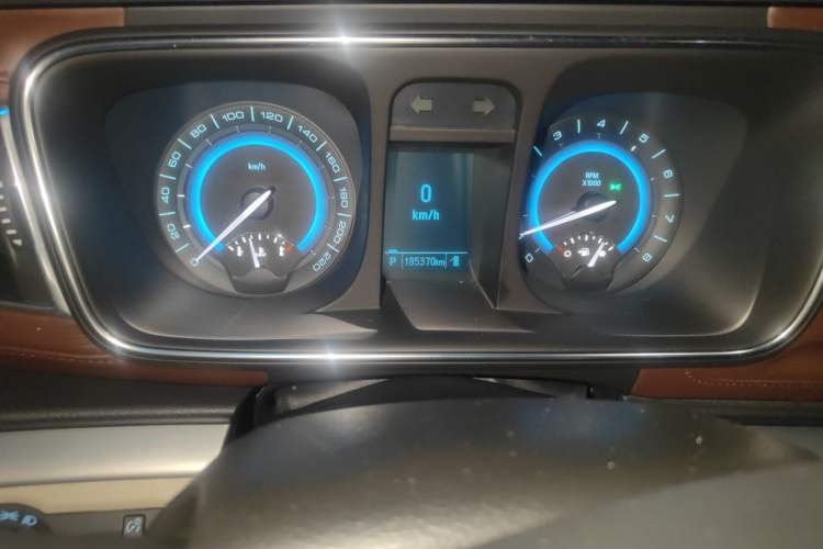 Used Buick GL8 2014 3.0L GT Luxury Business Haoya Edition Odometer Close Up