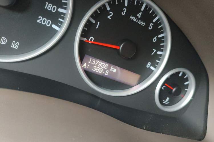 Used Buick GL8 2014 2.4L Comfort Edition Odometer Close Up