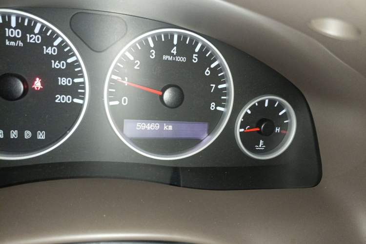 Used Buick GL8 2014 2.4L Classic Edition Odometer Close Up