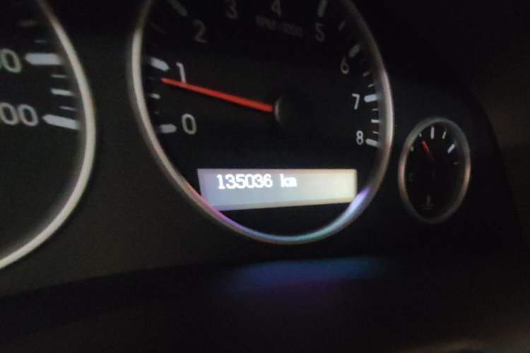 Used Buick GL8 2014 2.4L Classic Edition Odometer Close Up