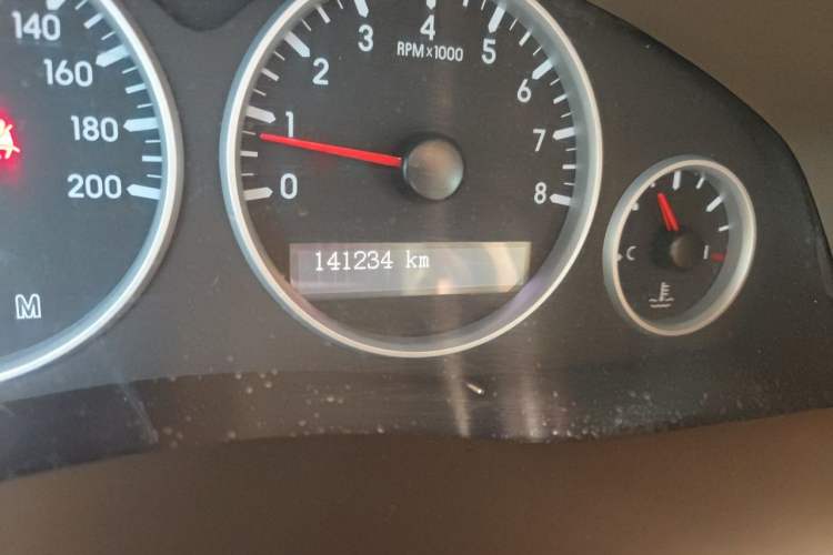 Used Buick GL8 2014 2.4L Classic Edition Odometer Close Up