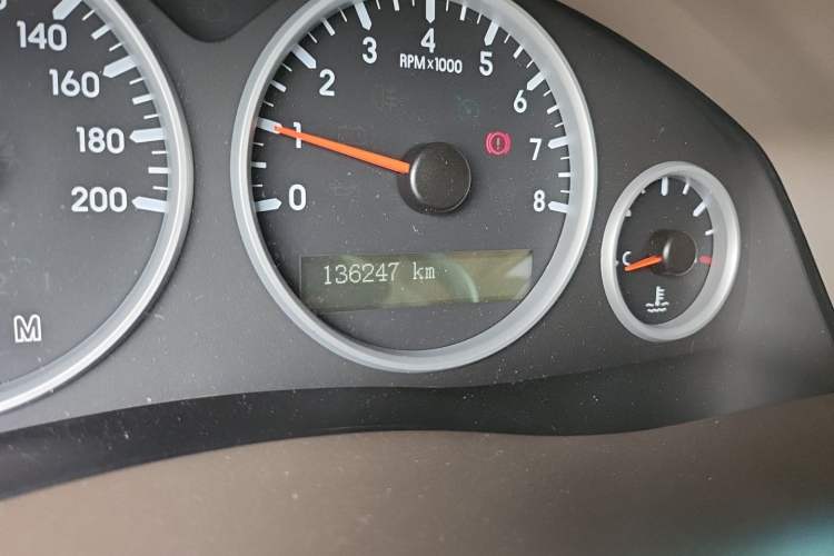 Used Buick GL8 2014 2.4L Classic Edition Odometer Close Up