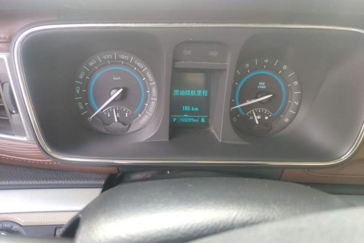 Used Buick GL8 2014 3.0L GT Luxury Business Haoya Edition Odometer Close Up