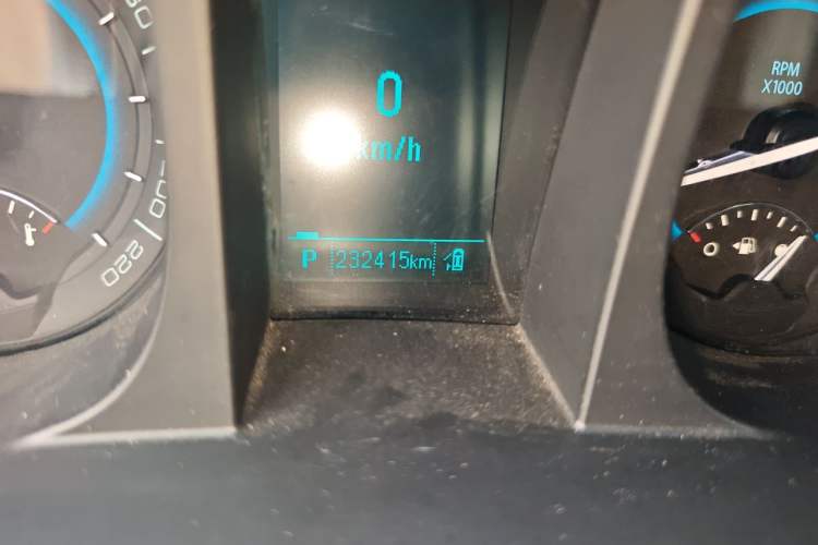 Used Buick GL8 2014 3.0L XT Luxury Business Flagship Edition Odometer Close Up