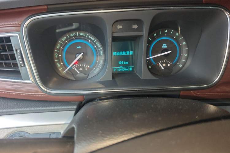 Used Buick GL8 2014 3.0L GT Luxury Business Haoya Edition Odometer Close Up