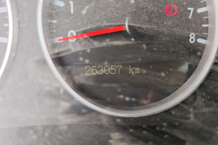 Used Buick GL8 2014 2.4L Classic Edition Odometer Close Up