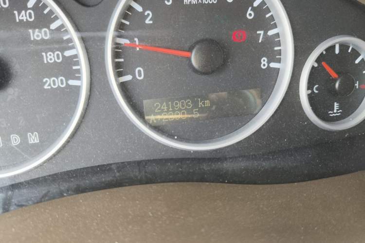 Used Buick GL8 2014 2.4L Classic Edition Odometer Close Up