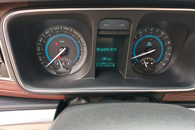 Used Buick GL8 2014 3.0L GT Luxury Business Haoya Edition Odometer Close Up