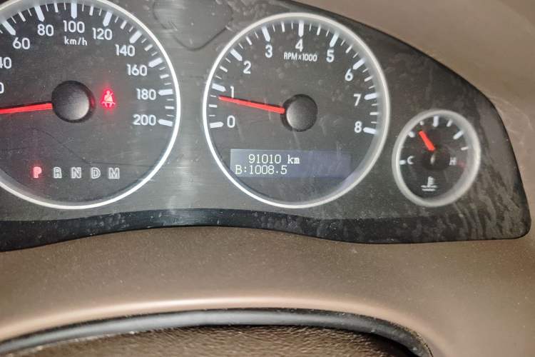 Used Buick GL8 2014 2.4L Classic Edition Odometer Close Up