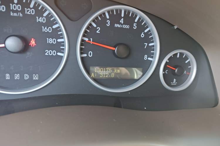 Used Buick GL8 2014 2.4L Classic Edition Odometer Close Up