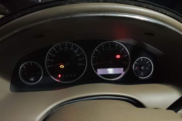Used Buick GL8 2014 2.4L Classic Edition Odometer Close Up