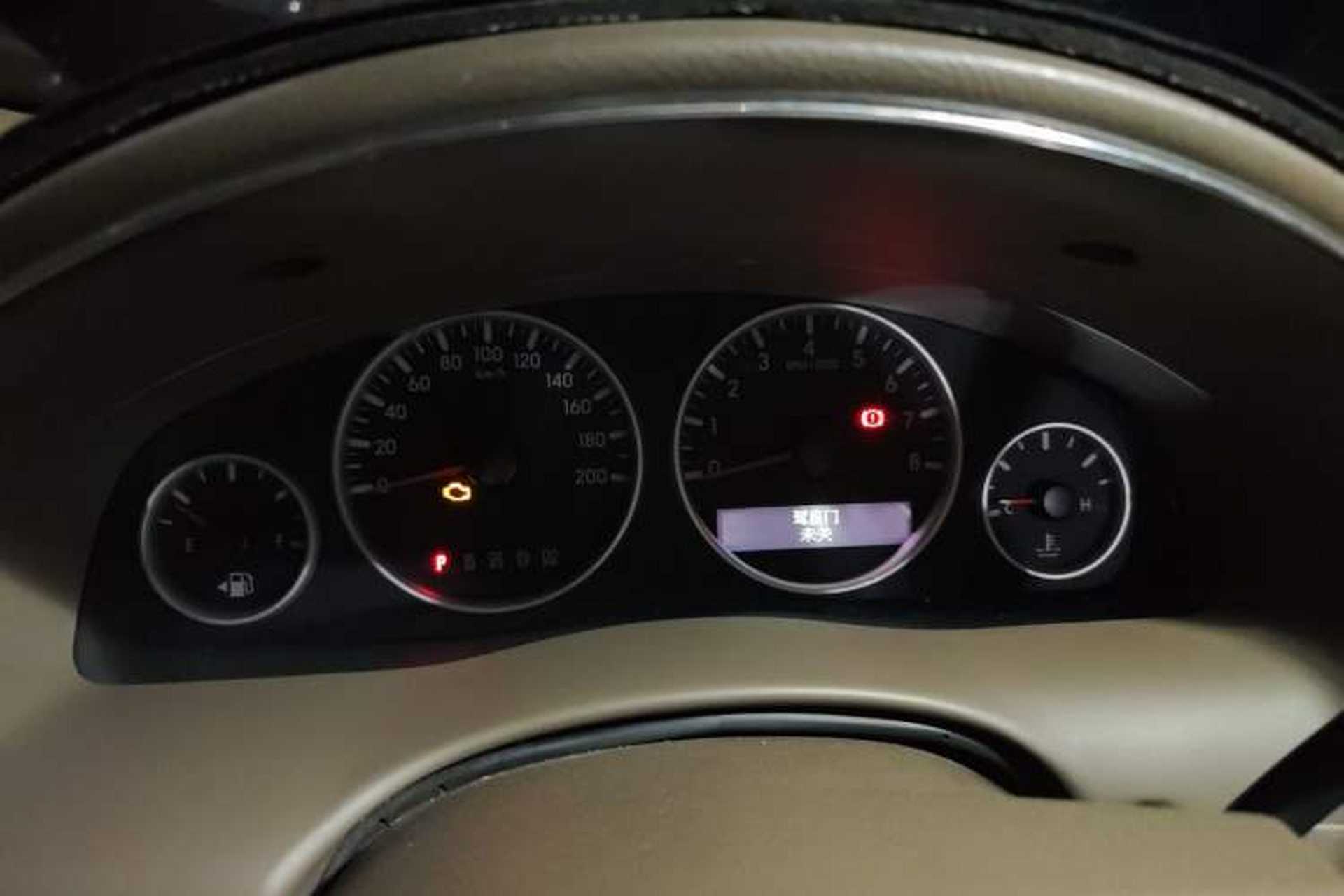 Used Buick GL8 2014 2.4L Classic Edition Odometer Close Up