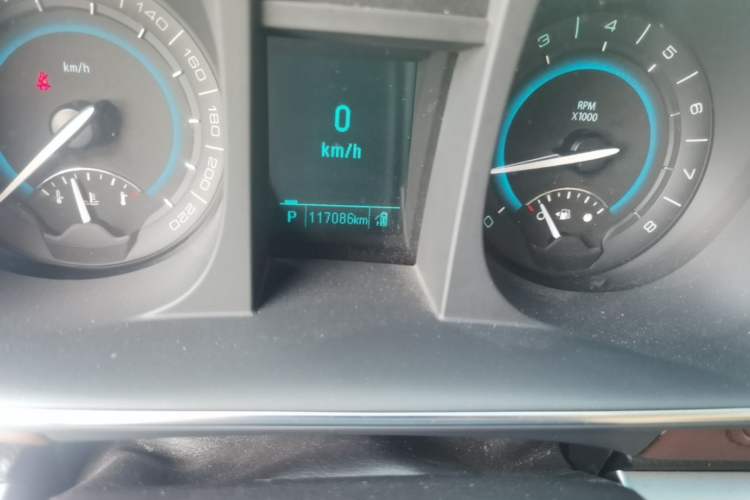 Used Buick GL8 2014 2.4L LT Luxury Business Executive Edition Odometer Close Up