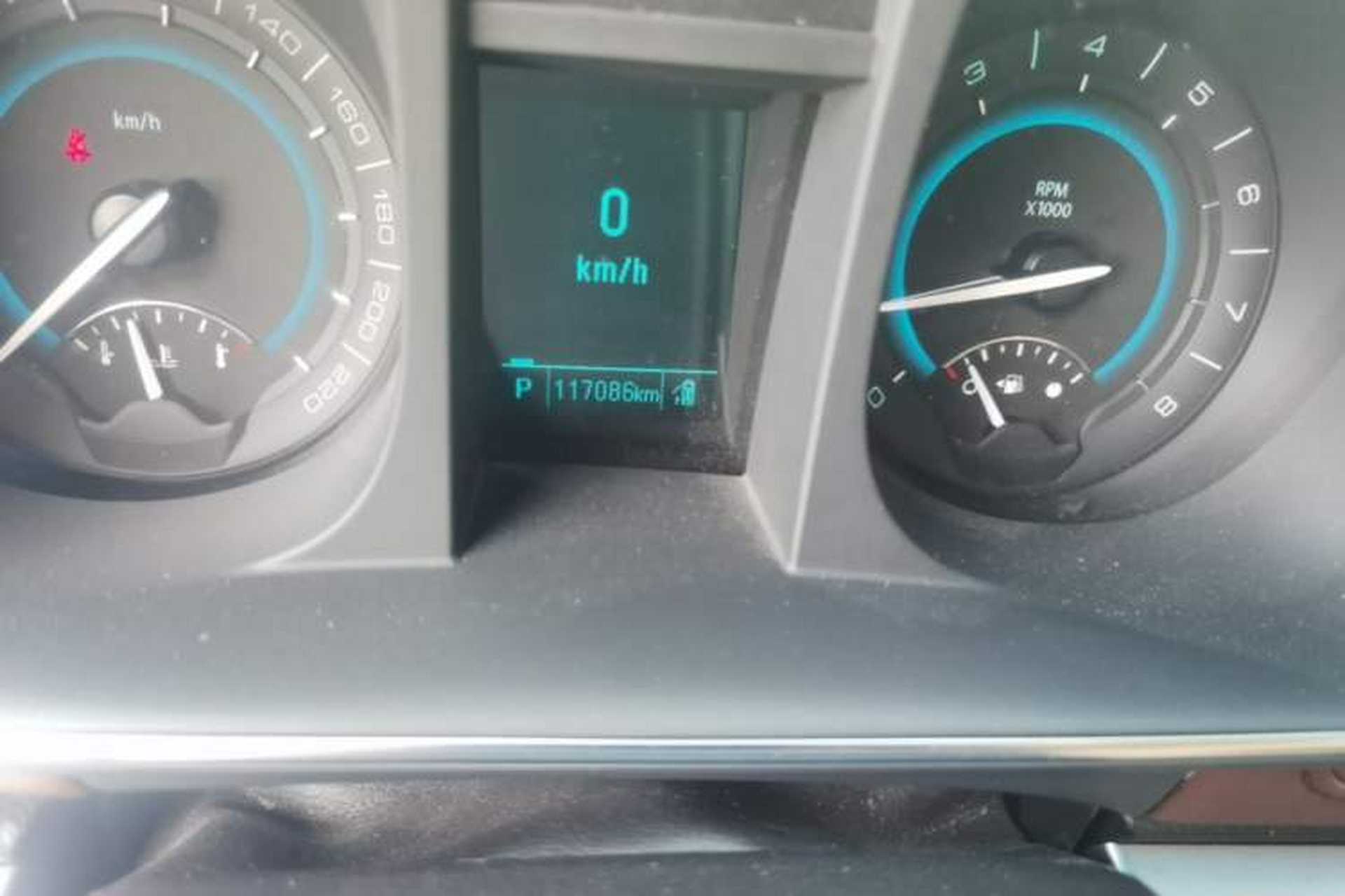Used Buick GL8 2014 2.4L LT Luxury Business Executive Edition Odometer Close Up