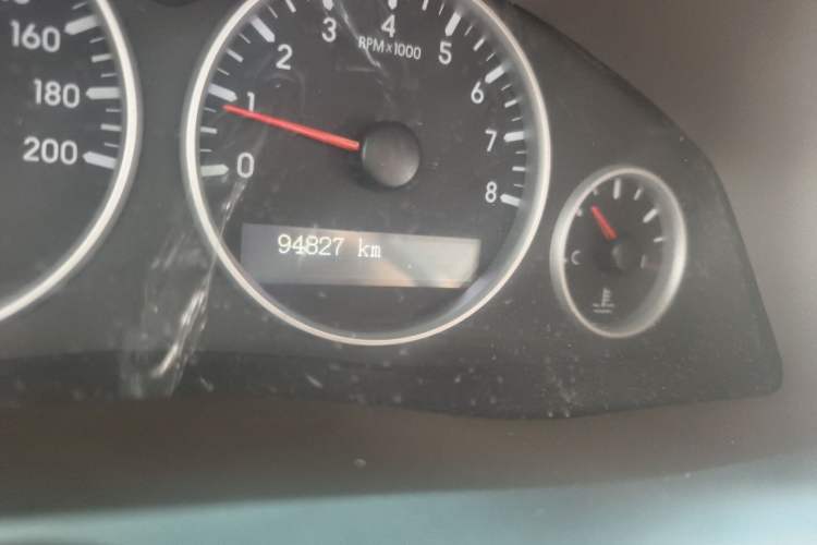 Used Buick GL8 2014 2.4L Classic Edition Odometer Close Up