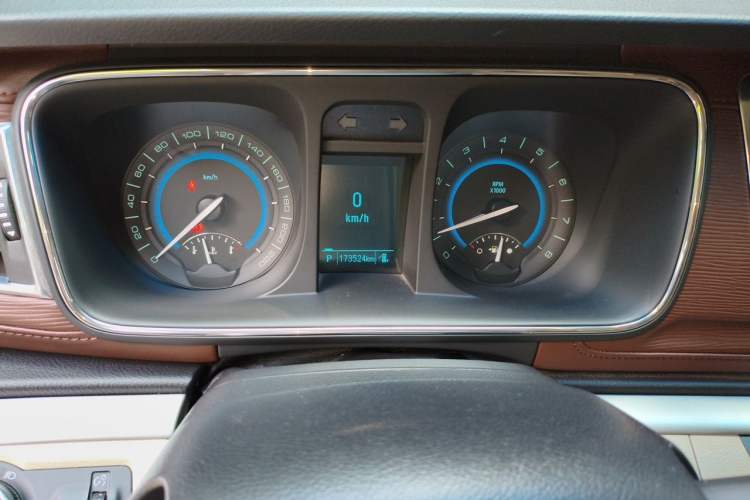 Used Buick GL8 2014 3.0L GT Luxury Business Haoya Edition Odometer Close Up