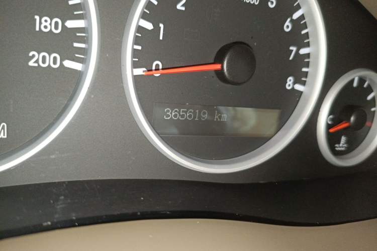 Used Buick GL8 2014 2.4L Classic Edition Odometer Close Up