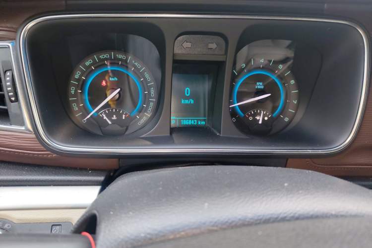 Used Buick GL8 2014 3.0L XT Luxury Business Flagship Edition Odometer Close Up