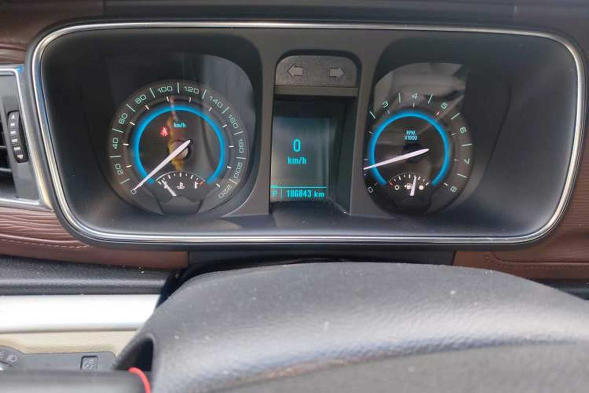 Used Buick GL8 2014 3.0L XT Luxury Business Flagship Edition Odometer Close Up