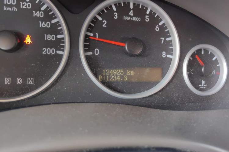 Used Buick GL8 2014 2.4L Classic Edition Odometer Close Up